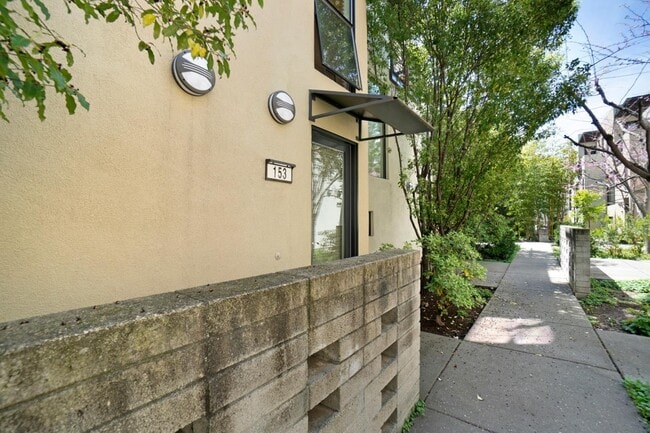 Building Photo - 153 City Limits Cir