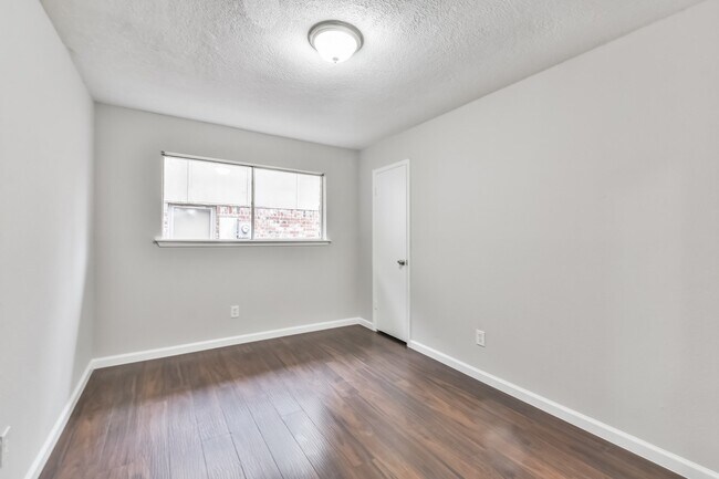 Building Photo - 9718 John Bank Dr