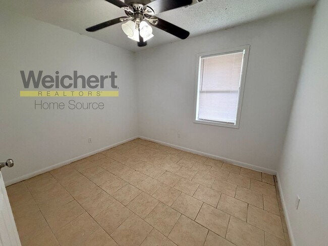 Building Photo - 3 bedroom, 2 bath apartment in Jonesboro