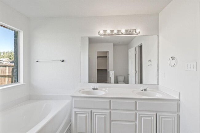 Building Photo - 1609 Paint Brush Dr