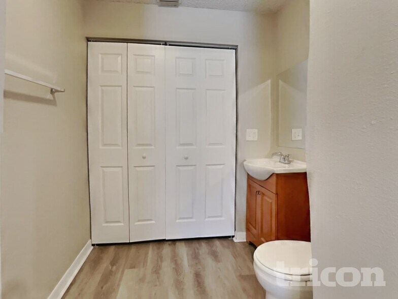 Building Photo - 4930 44th Ave N