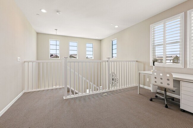 Building Photo - Immaculate single owner home in Natomas w/generous open layout