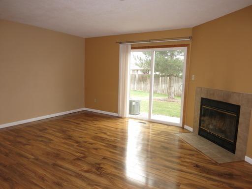 Building Photo - 2BR/2.5BA Townhome in gated community