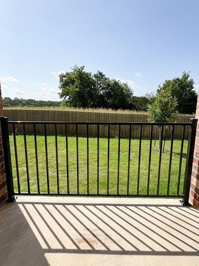 Building Photo - Stunning home with ALL THE SPACE in 3 Creeks!