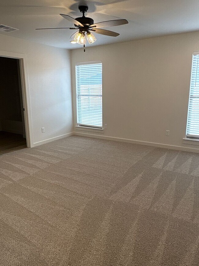 Building Photo - This Wont Last Long!!!