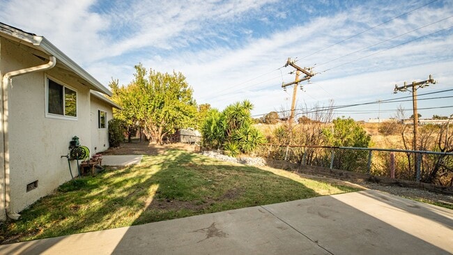Building Photo - 4 Bedroom home with RV parking