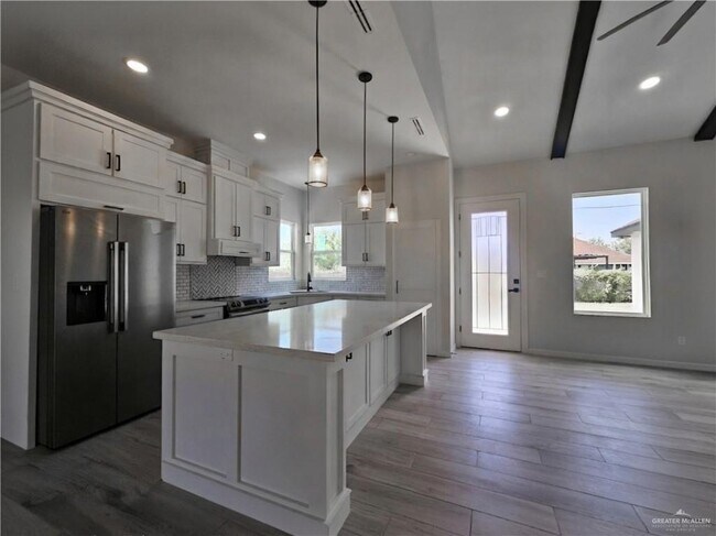 Building Photo - 532 Freedom Way