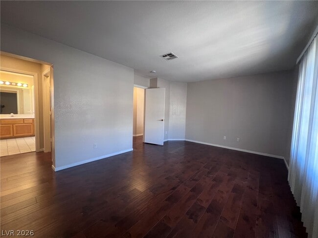 Building Photo - 3440 Middle View Dr