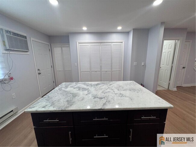 Building Photo - 33 Mercer St