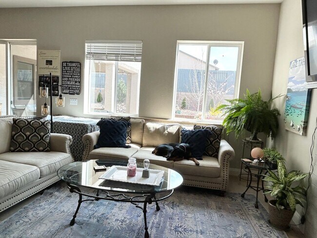 Building Photo - Luxury 55+ Executive Home- Fully Furnished