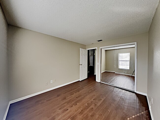 Building Photo - 14902 Pelican Point