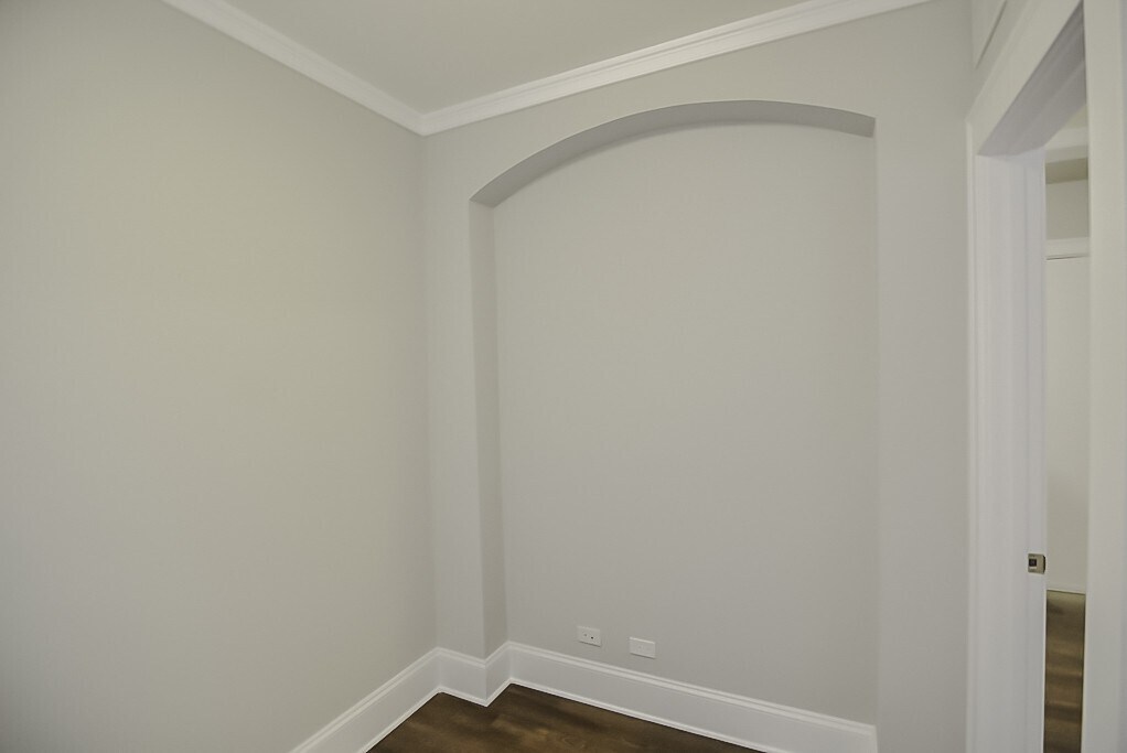 Building Photo - 817 W Lakeside Pl