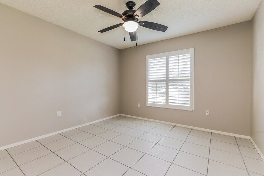 Building Photo - 6202 65th Ct E