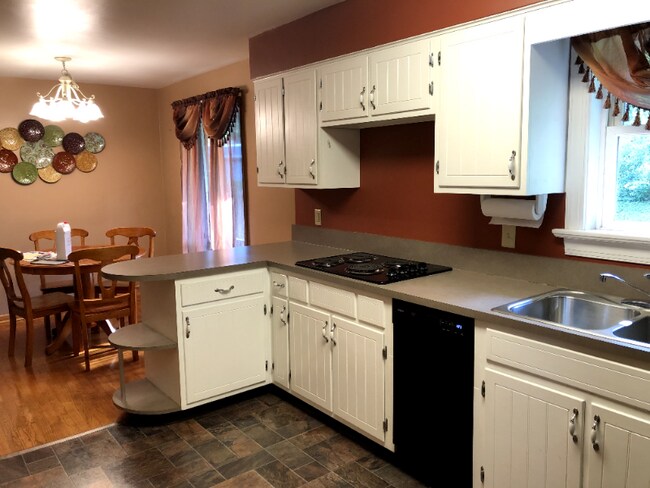 Building Photo - 3486 PA-711