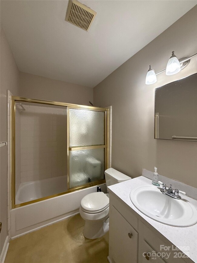 Building Photo - 1613 N Sharon Amity Rd