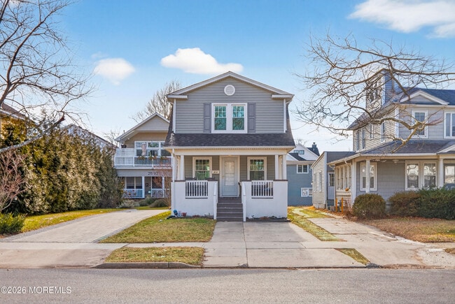 Building Photo - 211 Lareine Ave