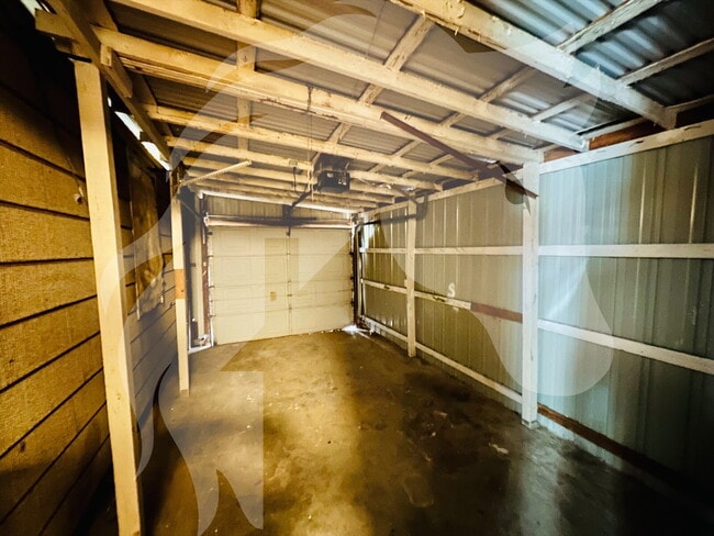 Building Photo - "Charming 2-Bedroom Home in Woodward – You...