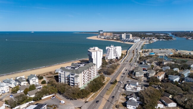 Building Photo - 3558 Shore Dr