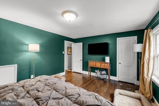 Building Photo - 339 Comly Ave