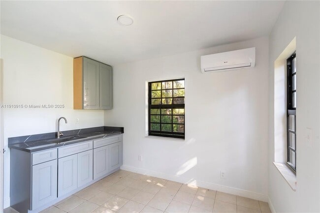 Building Photo - 3718 Sheridan Ave