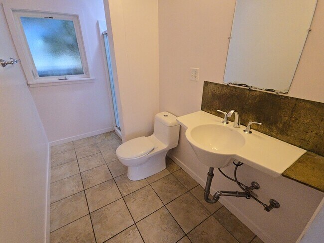 Building Photo - 4BD/2BA Eureka home close to schools, medical services