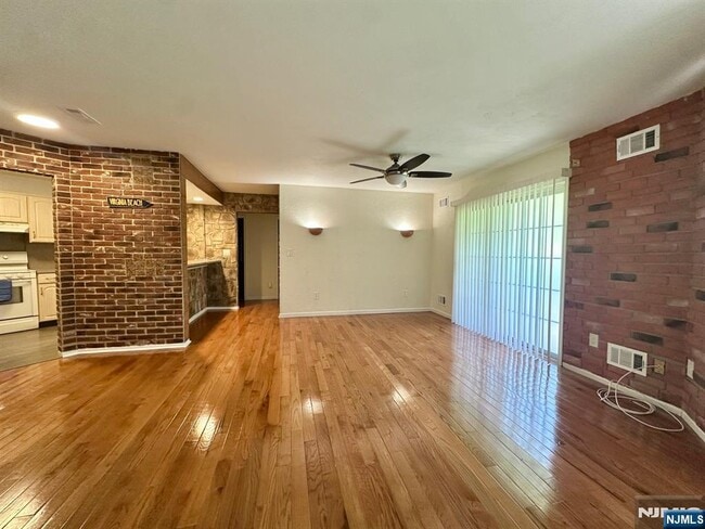 Building Photo - 951 Westgate Dr