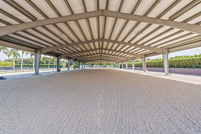 Building Photo - 13155 Southfields Rd