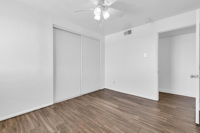 Building Photo - 6 Bedrooms, 3 Bath,  Pool CLOSE TO ASU (Rural & Broadway)