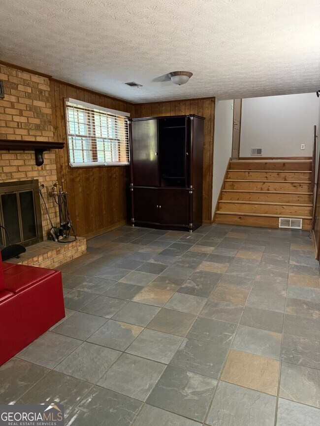 Building Photo - 8282 Dawn Dr