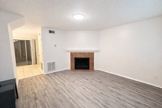 Building Photo - 3815-3815 Dock View Ln