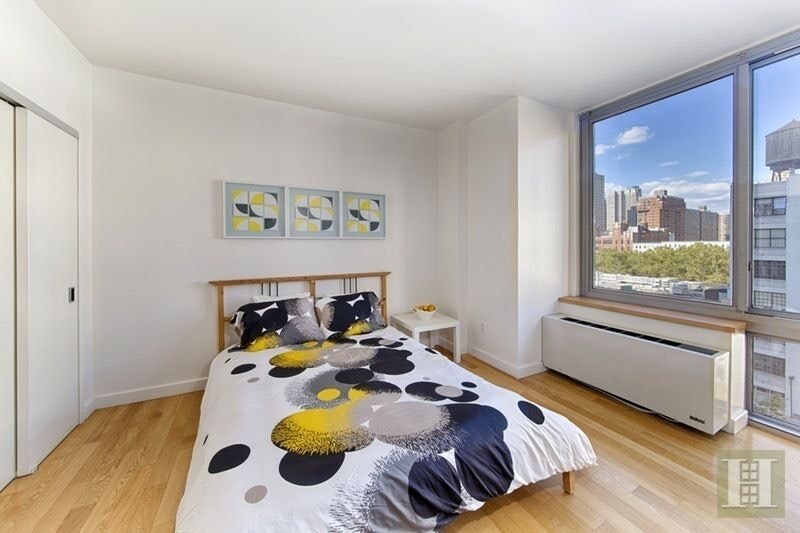 Building Photo - 225 W 60th St