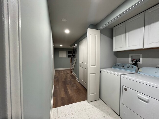 Building Photo - 1446 W Irving Park Rd