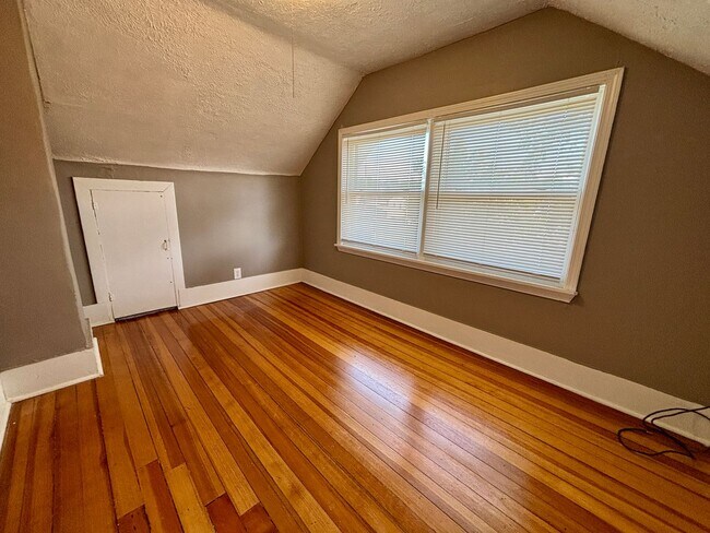 Building Photo - 4120 Orchard Ave