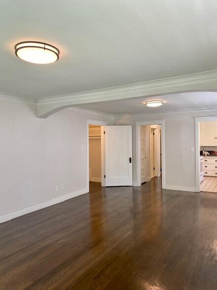 Building Photo - 162 S Catalina St