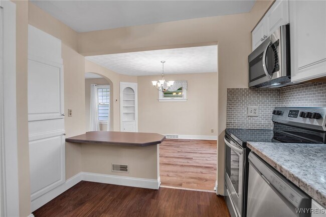 Building Photo - 21 Waverly Ave