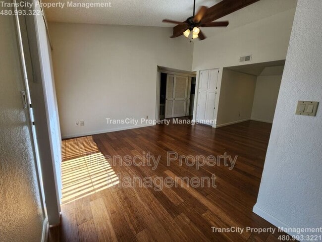 Building Photo - 839 S Westwood