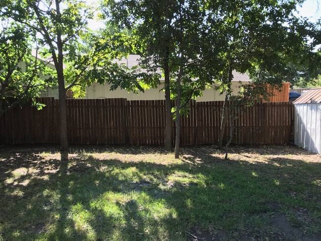 Building Photo - 1741 Crystal Way