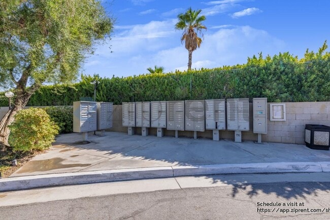 Building Photo - 2825 N Los Felices Rd