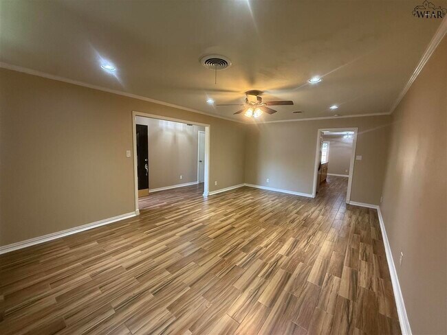 Building Photo - 2824 Barrywood Dr