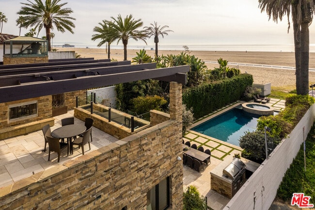 Building Photo - 964 Palisades Beach Rd