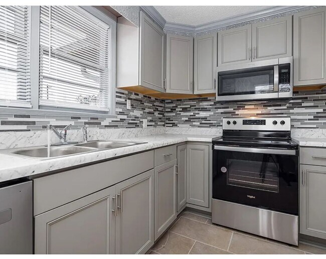 Building Photo - Cute Updated West Columbia HOME