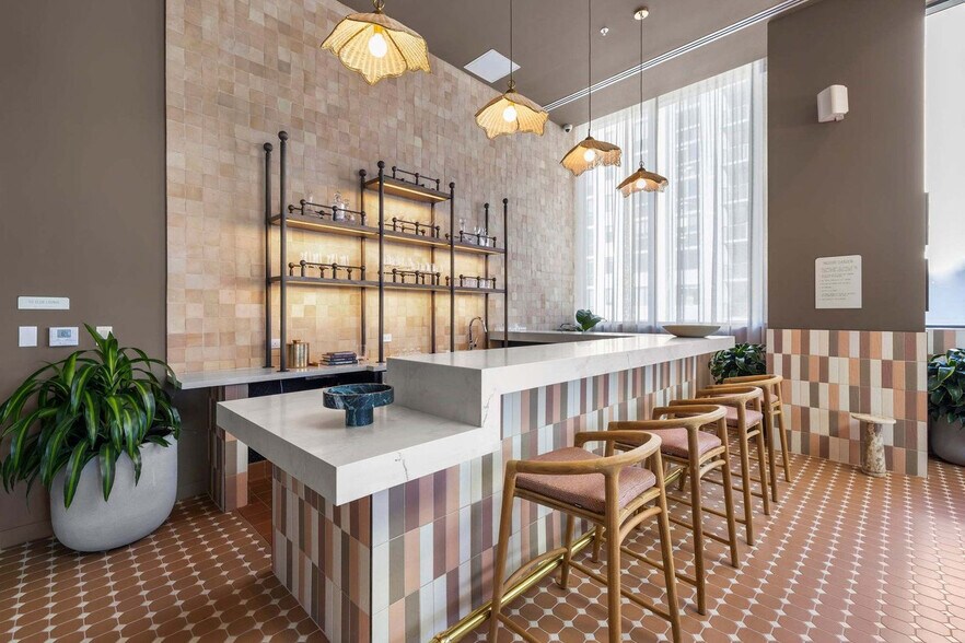 Building Photo - 11 NE 6th St