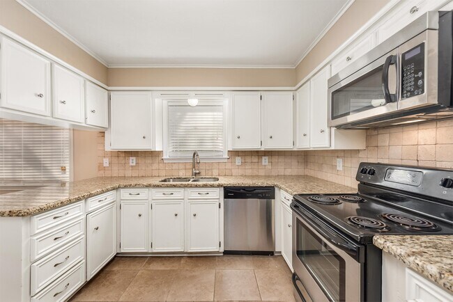 Building Photo - 2908 Oakside Dr