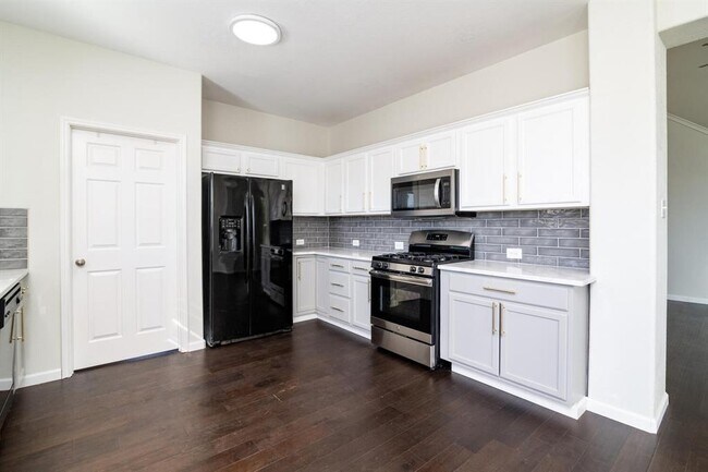 Building Photo - 9628 Beechnut Dr