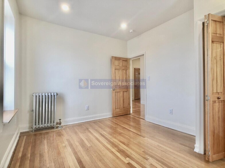 Building Photo - 175 Pinehurst Ave