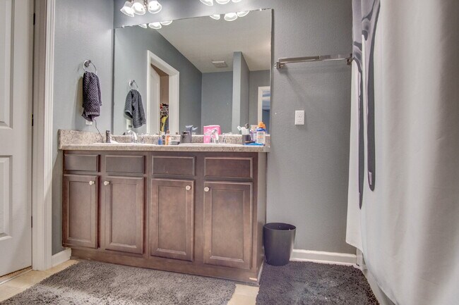 Building Photo - Charming 3-Bedroom Home in Central Pensacola with Open Layout and Fenced Yard