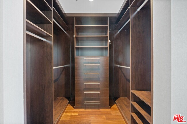 Building Photo - 3785 Wilshire Blvd