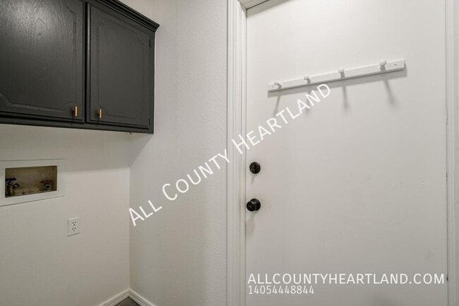 Building Photo - 10333 Fairfax Ln