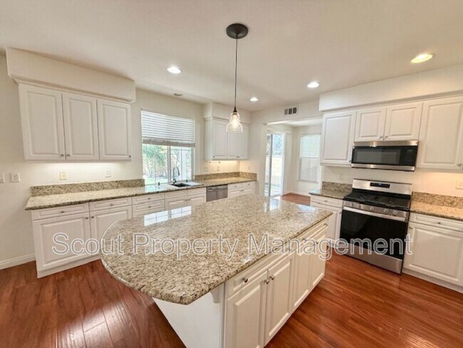 Building Photo - 39877 Worthington Pl