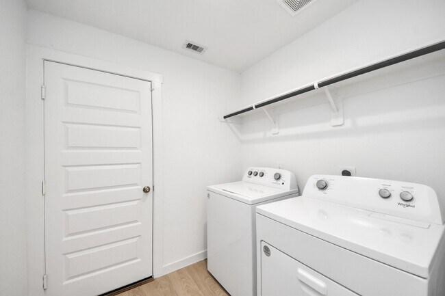 Building Photo - 1618 Westway Dr